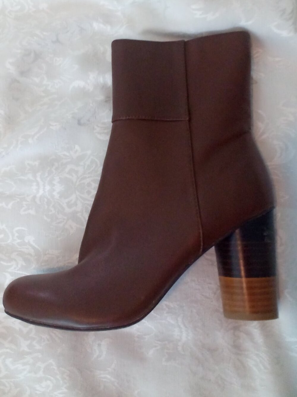 VERY VOLATILE SZ 8 LEATHER BOOTS SIDE ZIP 3.5" 3-TONE STACKED WOODEN HEAL BOOTS - Picture 5 of 16
